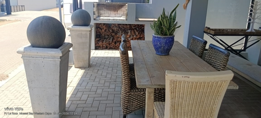 To Let 4 Bedroom Property for Rent in Hartenbos Central Western Cape